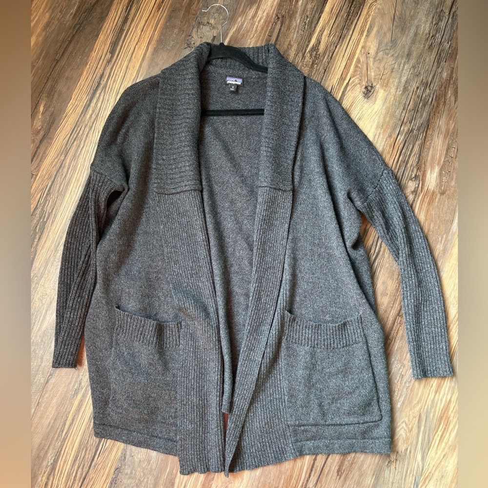 Patagonia Gray Cardigan Sweater with Open Front and Relaxed Fit